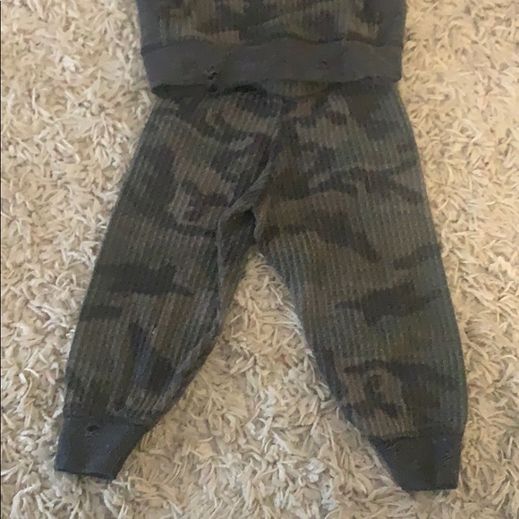 Súper cute outfit - Picture 2 of 4